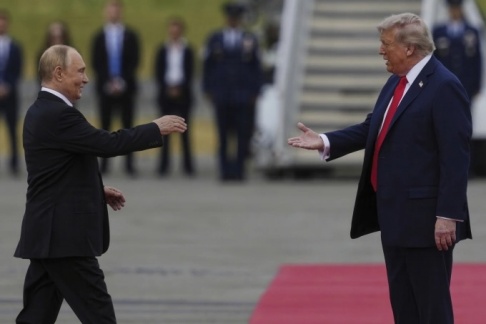 Màn chào đón nồng nhiệt ông Trump dành cho ông Putin tại Alaska