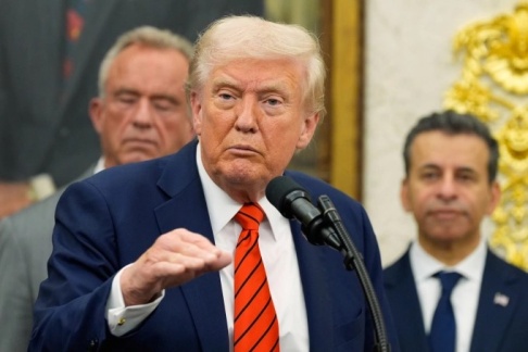 Ông Trump tuyên bố áp thêm thuế 100% với Trung Quốc