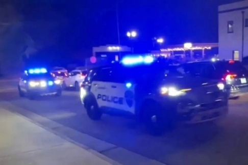 Xả súng trong lễ thắp sáng cây thông Noel ở Mỹ Xả súng trong lễ thắp sáng cây thông Noel ở Mỹ