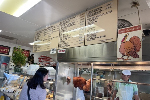 Cư dân Little Saigon ‘thắt lưng buộc bụng’ đi mua sắm Lễ Tạ Ơn